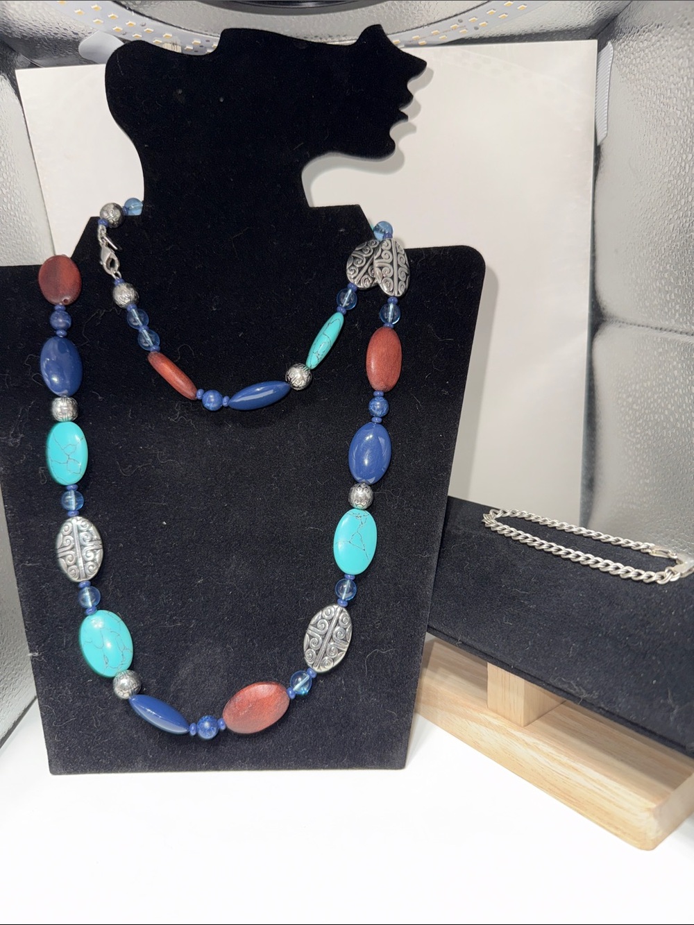 Chaps Beaded Statement Necklace with Turquoise and Blue Accents and 925 bracelet